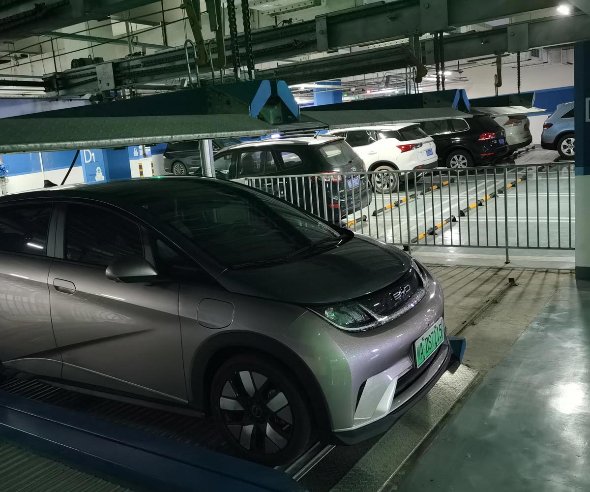 稻城四柱家用立體車庫設備操作須知